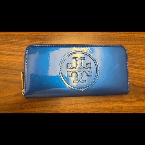 Tory Burch Clutch Wallet - Picture 1 of 4